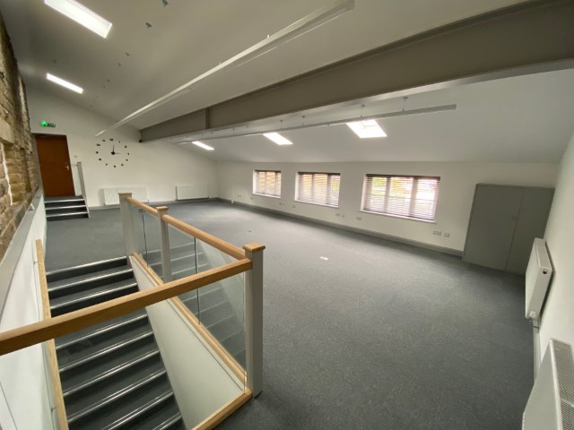 First floor open plan office to let